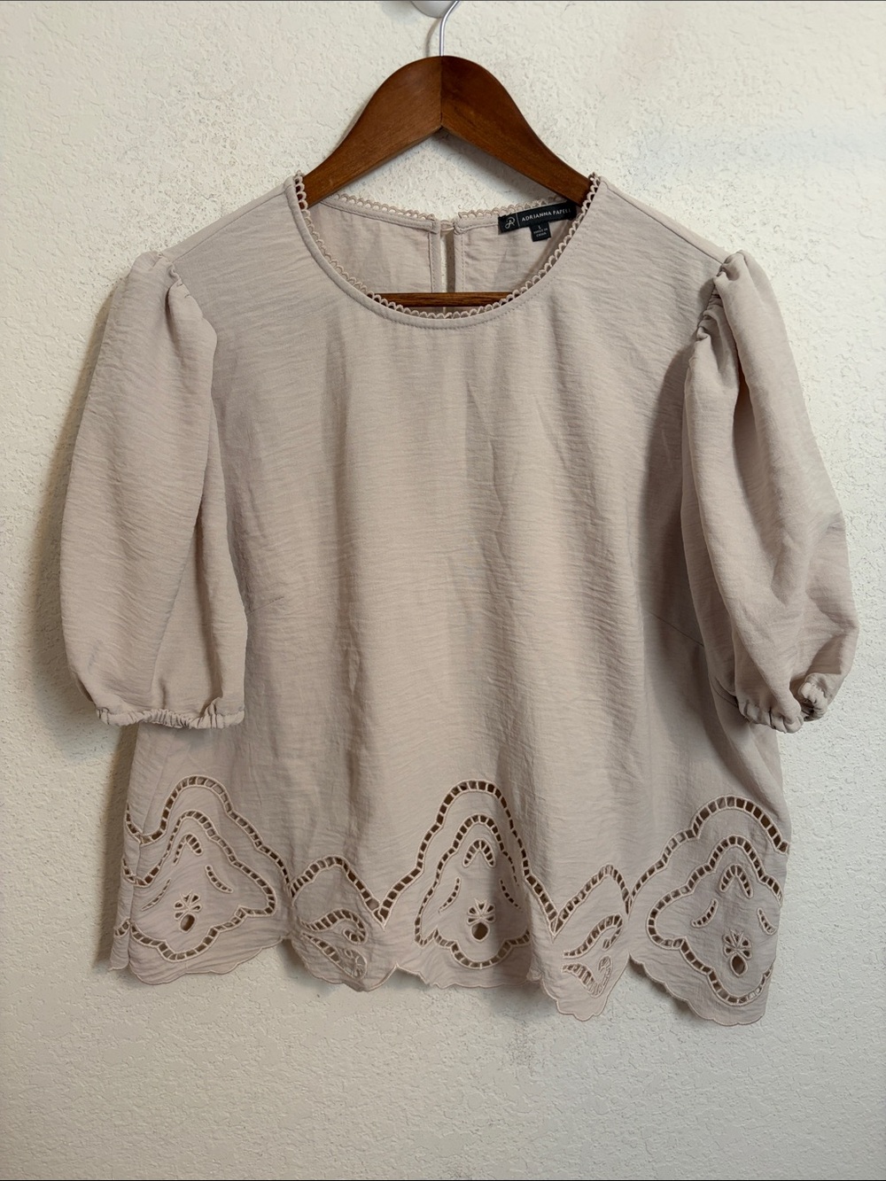 Adrianna Papell Large Beige Puff Sleeve Eyelet Scallop Hem Blouse Boho Romantic - Picture 2 of 7